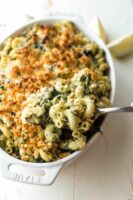 Artischocken- und Erbsen-Pasta-Auflauf