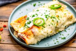 Cremige Garnelen- und Krabbenenchiladas