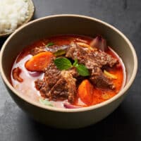 Würziger Slow Cooker Red Curry Rinderbraten
