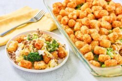 Herzhafter Wurst- und Brokkoli-Tater-Tot-Genuss