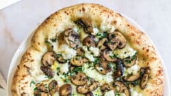 Herzhafte Pilzpizza