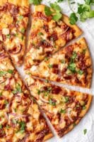 Selbstgemachte BBQ Hähnchenpizza