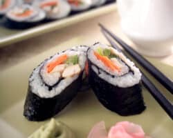 Hähnchen Sushi Rolle