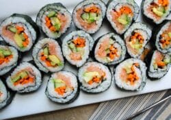 Frischkäse und Krabben Sushi-Rollen