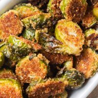 Knoblauch-infundierte gebratene Rosenkohl