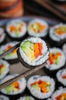 Einfache Scharfe Sushi-Rollen