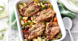 Kräuter-infundierte Parmesan-Schweinekoteletts mit geröstetem Gemüse