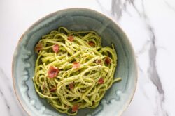 Cremige Avocado-Carbonara