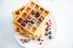 Glutenfreie Buchweizen-Mandel-Waffeln