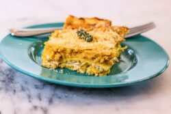 Genießen Sie den Geschmack mit Kürbislasagne