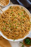 Sesamnudelsalat mit Zitrusnote
