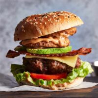 Urdaburger mit Geschmacksintensiver Aioli und Pimentó-Käse