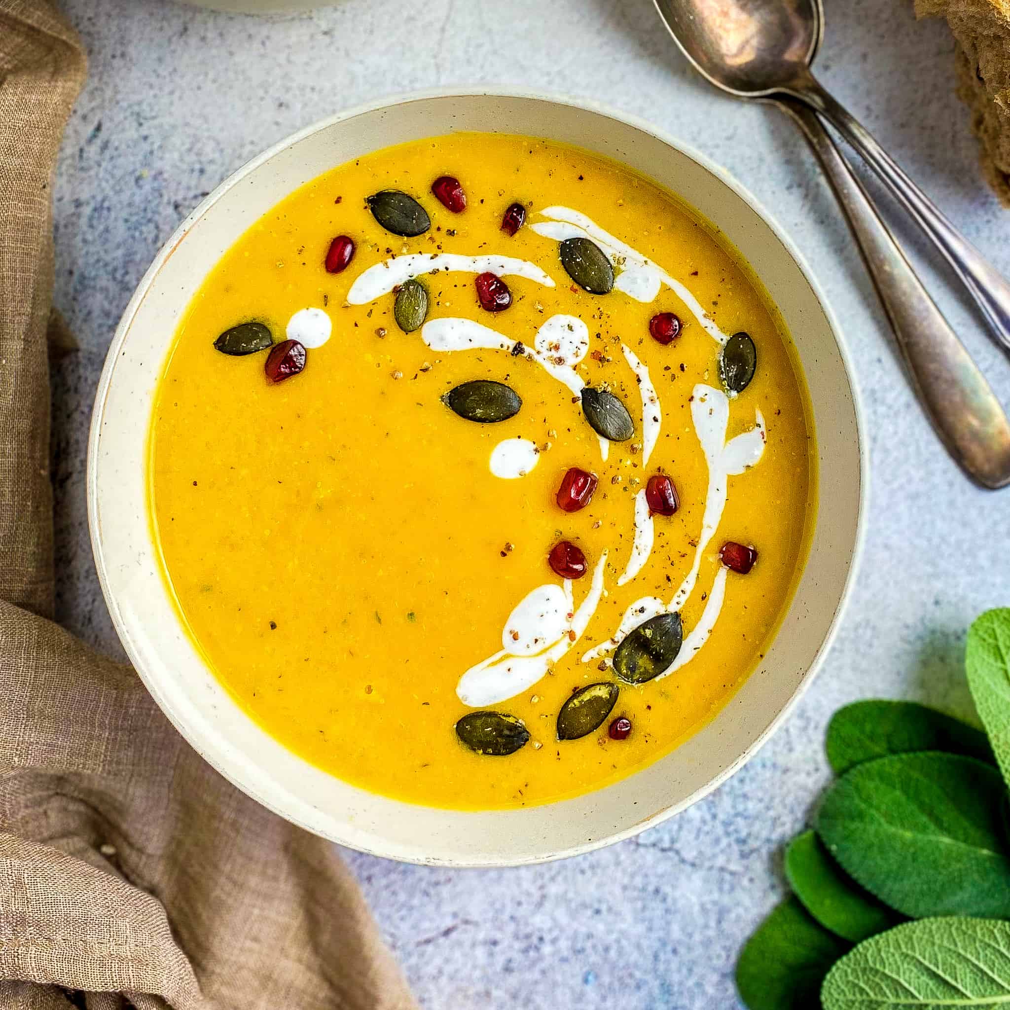 Cremige Vegetarische Kürbissuppe