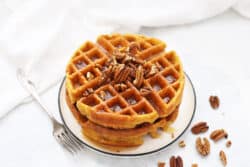 Einfache Mandelmehl-Waffeln