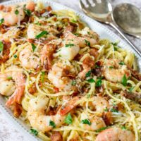 Cremige Hühnchen- und Shrimp-Carbonara